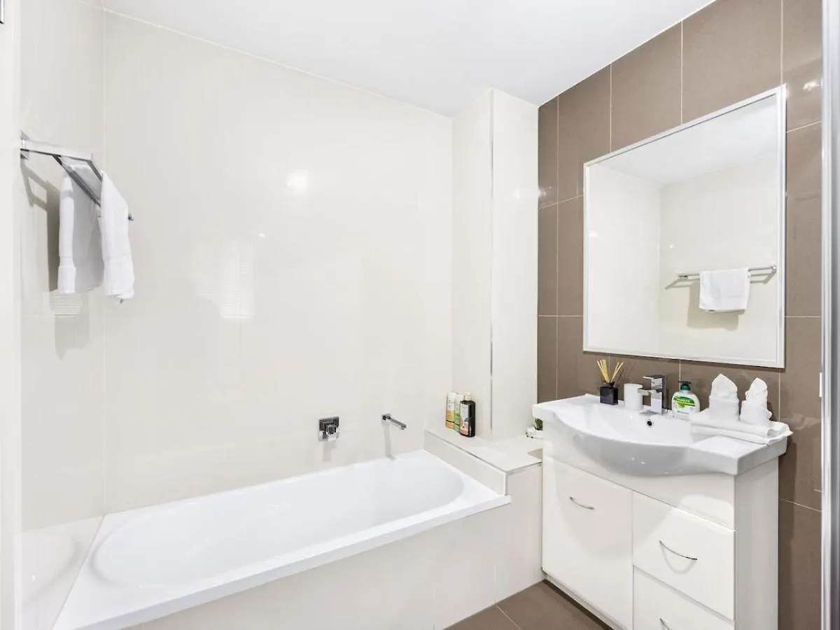 3Bd Townhouse Close To Shops, Transport With Carpark Brisbane 0*,  Australia